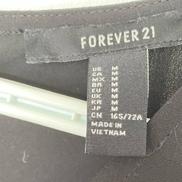 Black overlay long sleeve romper - Picture 2 of 3